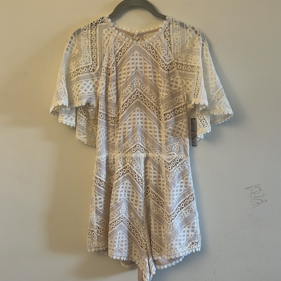 NWT Line & Dot Cream Embroidered Romper - Picture 3 of 8